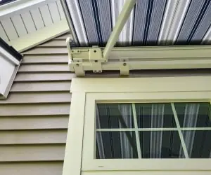 9700_white_closeup_hood_underside